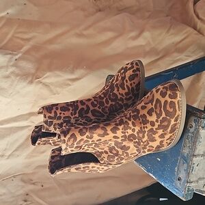 Not Rated | Leopard/Cheetah Print | Ankle Boots | Block Heel |  Women's Size 6.5